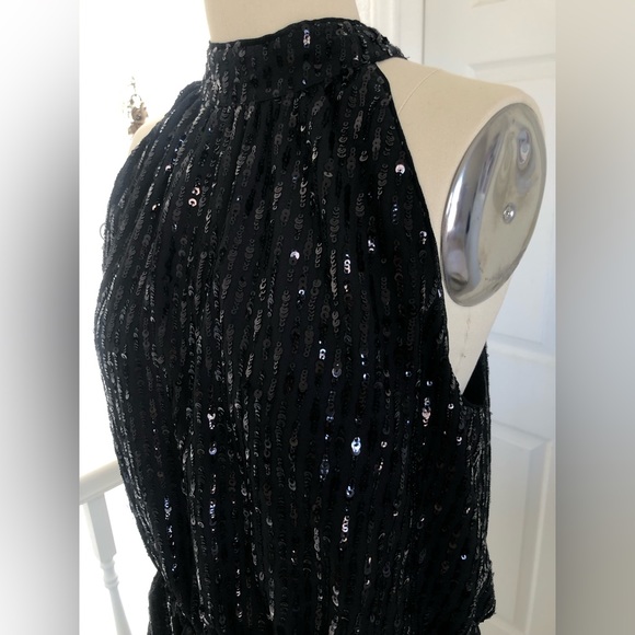 White House Black market Black sequin top. - Picture 6 of 16